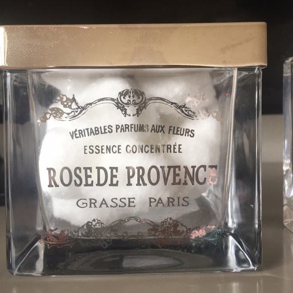 Powder Room Accessories - Picture 3 of 6